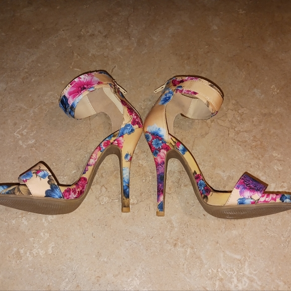 New Stunning Wild Diva Floral Stiletto Heels - Picture 4 of 13